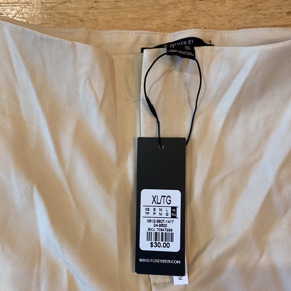 Forever 21, beige flare pants with pockets and side slits on bottom - Picture 2 of 3